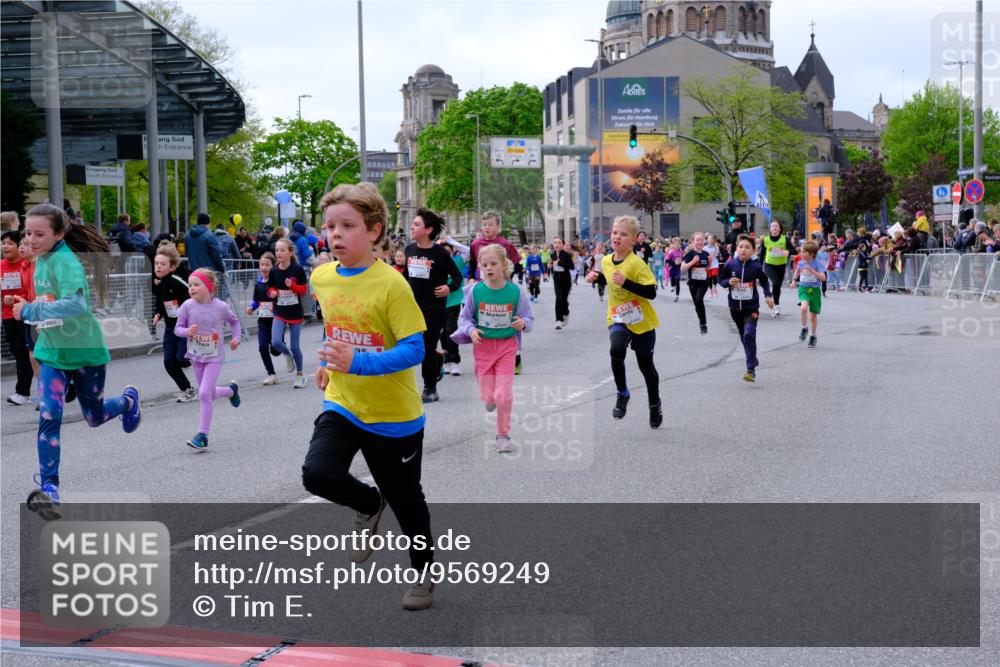 25.04.2026 - Das Zehntel Tim E. http://msf.ph/oto/9569249 25.04.2026 08:56:50 Ziel 1085, 1088, 1182, 1259, 1290, 1292, 1299, 1313, 1318, 1397, 1468, 1734, 1763, 1815, 1826, 2020, 2253, 2311, 2393, 2405, 2435, 2436, 2438, 2444, 2462, 2480, 2523, 2537, 2621, 2664, 2710, 2747, 2749, 2799, 2802, 2816, 2941, 2951, 2953, 2963, 3005, 3029, 3193, 3254, 3444, 3515, 3657, 3812, 3884, 3887, 3904, 3966, 3972, 4033, 4034 meine-sportfotos.de