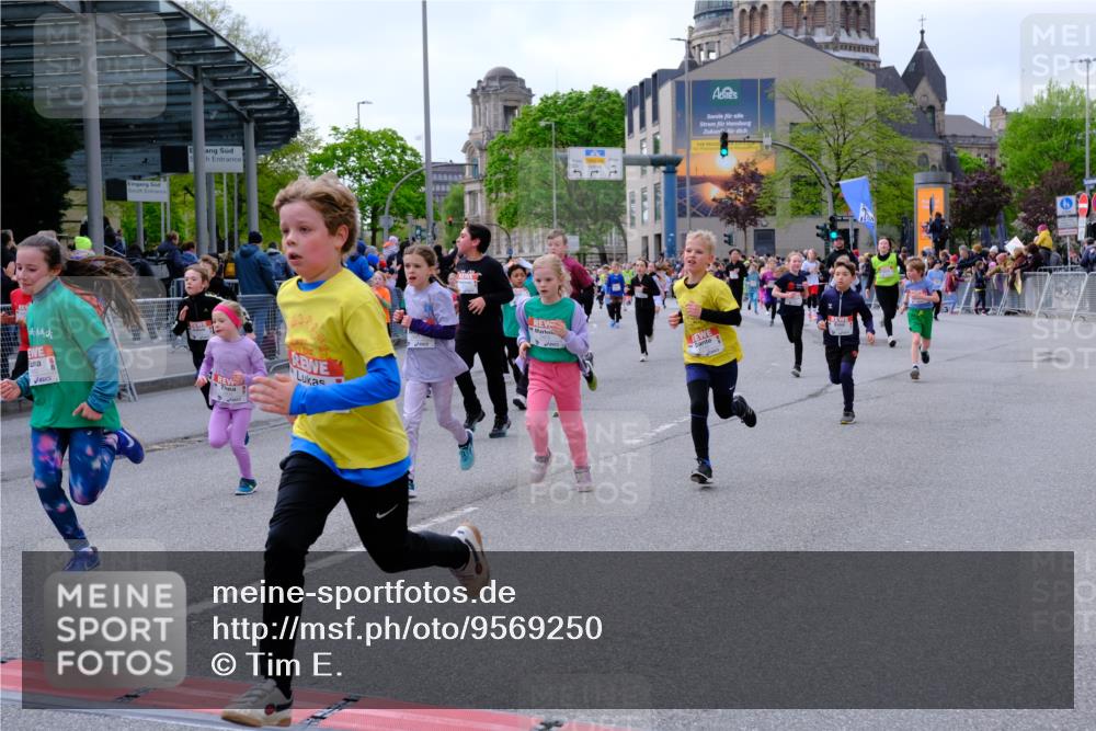 25.04.2026 - Das Zehntel Tim E. http://msf.ph/oto/9569250 25.04.2026 08:56:50 Ziel 1085, 1088, 1182, 1259, 1290, 1292, 1299, 1313, 1318, 1397, 1468, 1734, 1763, 1815, 1826, 2020, 2253, 2311, 2393, 2405, 2435, 2436, 2438, 2444, 2462, 2480, 2523, 2537, 2621, 2664, 2710, 2747, 2749, 2799, 2802, 2816, 2941, 2951, 2953, 2963, 3005, 3029, 3193, 3254, 3444, 3515, 3657, 3812, 3884, 3887, 3904, 3966, 3972, 4033, 4034 meine-sportfotos.de