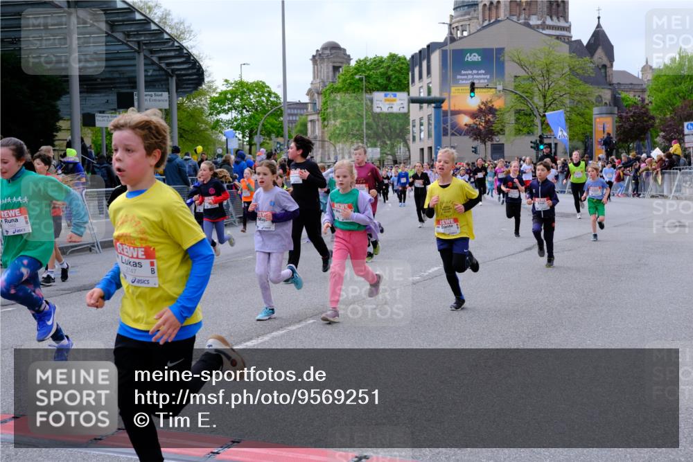 25.04.2026 - Das Zehntel Tim E. http://msf.ph/oto/9569251 25.04.2026 08:56:50 Ziel 1085, 1088, 1182, 1259, 1290, 1292, 1299, 1313, 1318, 1397, 1468, 1734, 1763, 1815, 1826, 2020, 2253, 2311, 2393, 2405, 2435, 2436, 2438, 2444, 2462, 2480, 2523, 2537, 2621, 2664, 2710, 2747, 2749, 2799, 2802, 2816, 2941, 2951, 2953, 2963, 3005, 3029, 3193, 3254, 3444, 3515, 3657, 3812, 3884, 3887, 3904, 3966, 3972, 4033, 4034 meine-sportfotos.de