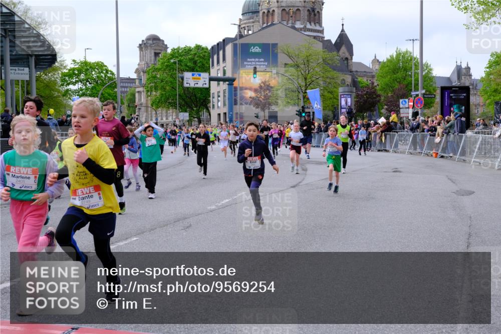 25.04.2026 - Das Zehntel Tim E. http://msf.ph/oto/9569254 25.04.2026 08:56:51 Ziel 1085, 1088, 1182, 1259, 1292, 1299, 1313, 1397, 1468, 1734, 1763, 1815, 1826, 2020, 2165, 2253, 2311, 2393, 2405, 2435, 2436, 2438, 2444, 2462, 2480, 2523, 2537, 2621, 2664, 2710, 2747, 2749, 2799, 2802, 2816, 2941, 2951, 2953, 2963, 3005, 3029, 3193, 3254, 3444, 3515, 3657, 3812, 3884, 3887, 3904, 3966, 3972, 4033, 4034 meine-sportfotos.de