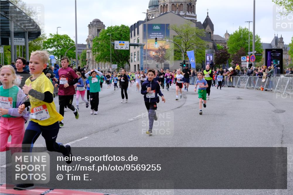25.04.2026 - Das Zehntel Tim E. http://msf.ph/oto/9569255 25.04.2026 08:56:51 Ziel 1085, 1088, 1182, 1259, 1292, 1299, 1313, 1397, 1468, 1734, 1763, 1815, 1826, 2020, 2165, 2253, 2311, 2393, 2405, 2435, 2436, 2438, 2444, 2462, 2480, 2523, 2537, 2621, 2664, 2710, 2747, 2749, 2799, 2802, 2816, 2941, 2951, 2953, 2963, 3005, 3029, 3193, 3254, 3444, 3515, 3657, 3812, 3884, 3887, 3904, 3966, 3972, 4033, 4034 meine-sportfotos.de