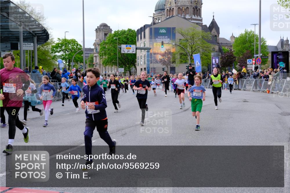 25.04.2026 - Das Zehntel Tim E. http://msf.ph/oto/9569259 25.04.2026 08:56:52 Ziel 1088, 1182, 1259, 1292, 1313, 1468, 1734, 1747, 1763, 1815, 1826, 2020, 2026, 2038, 2070, 2165, 2311, 2393, 2405, 2435, 2436, 2438, 2444, 2462, 2480, 2523, 2537, 2664, 2710, 2747, 2749, 2816, 2941, 2951, 2953, 2963, 3005, 3029, 3254, 3444, 3515, 3657, 3730, 3812, 3884, 3887, 3904, 3966, 3972, 4033, 4034 meine-sportfotos.de