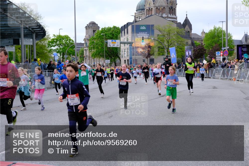 25.04.2026 - Das Zehntel Tim E. http://msf.ph/oto/9569260 25.04.2026 08:56:52 Ziel 1088, 1182, 1259, 1292, 1313, 1468, 1734, 1747, 1763, 1815, 1826, 2020, 2026, 2038, 2070, 2165, 2311, 2393, 2405, 2435, 2436, 2438, 2444, 2462, 2480, 2523, 2537, 2664, 2710, 2747, 2749, 2816, 2941, 2951, 2953, 2963, 3005, 3029, 3254, 3444, 3515, 3657, 3730, 3812, 3884, 3887, 3904, 3966, 3972, 4033, 4034 meine-sportfotos.de