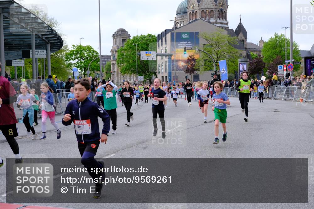 25.04.2026 - Das Zehntel Tim E. http://msf.ph/oto/9569261 25.04.2026 08:56:52 Ziel 1088, 1182, 1259, 1292, 1313, 1468, 1734, 1747, 1763, 1815, 1826, 2020, 2026, 2038, 2070, 2165, 2311, 2393, 2405, 2435, 2436, 2438, 2444, 2462, 2480, 2523, 2537, 2664, 2710, 2747, 2749, 2816, 2941, 2951, 2953, 2963, 3005, 3029, 3254, 3444, 3515, 3657, 3730, 3812, 3884, 3887, 3904, 3966, 3972, 4033, 4034 meine-sportfotos.de