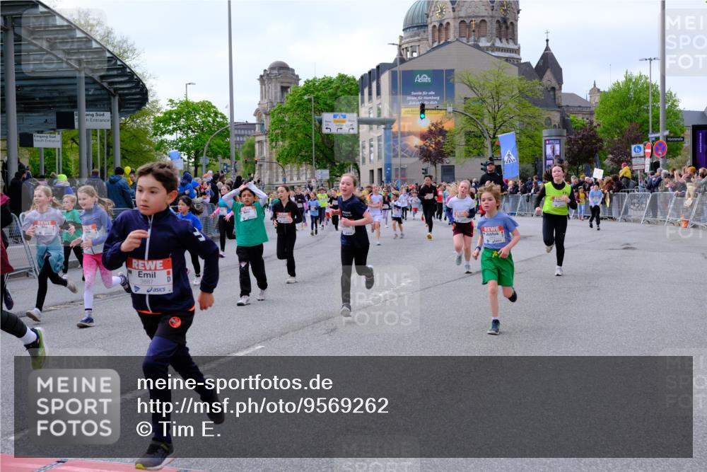 25.04.2026 - Das Zehntel Tim E. http://msf.ph/oto/9569262 25.04.2026 08:56:52 Ziel 1088, 1182, 1259, 1292, 1313, 1468, 1734, 1747, 1763, 1815, 1826, 2020, 2026, 2038, 2070, 2165, 2311, 2393, 2405, 2435, 2436, 2438, 2444, 2462, 2480, 2523, 2537, 2664, 2710, 2747, 2749, 2816, 2941, 2951, 2953, 2963, 3005, 3029, 3254, 3444, 3515, 3657, 3730, 3812, 3884, 3887, 3904, 3966, 3972, 4033, 4034 meine-sportfotos.de