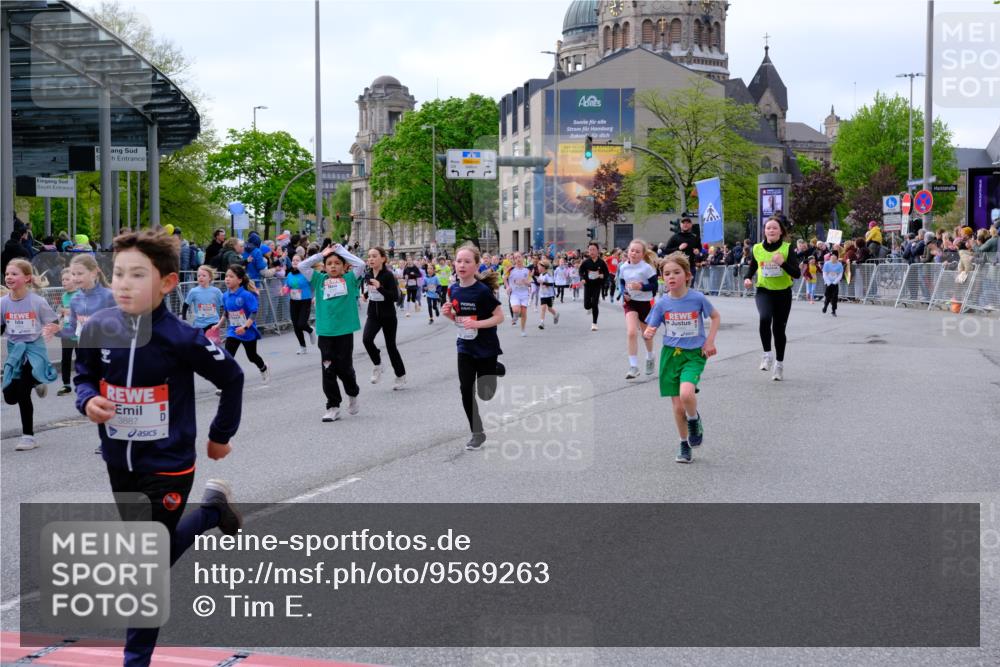 25.04.2026 - Das Zehntel Tim E. http://msf.ph/oto/9569263 25.04.2026 08:56:52 Ziel 1088, 1182, 1259, 1292, 1313, 1468, 1734, 1747, 1763, 1815, 1826, 2020, 2026, 2038, 2070, 2165, 2311, 2393, 2405, 2435, 2436, 2438, 2444, 2462, 2480, 2523, 2537, 2664, 2710, 2747, 2749, 2816, 2941, 2951, 2953, 2963, 3005, 3029, 3254, 3444, 3515, 3657, 3730, 3812, 3884, 3887, 3904, 3966, 3972, 4033, 4034 meine-sportfotos.de