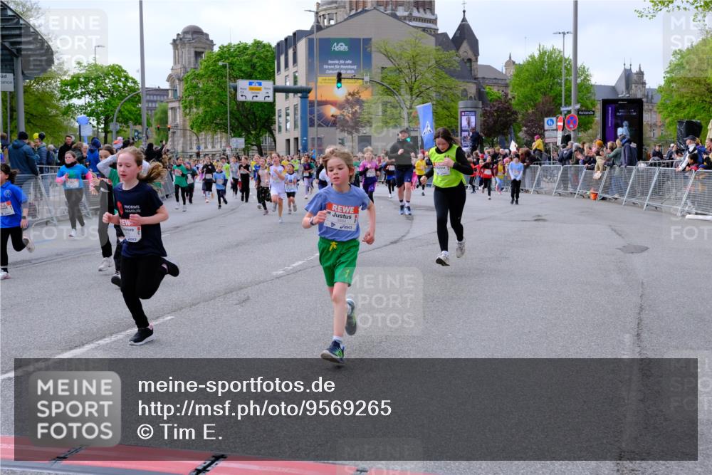 25.04.2026 - Das Zehntel Tim E. http://msf.ph/oto/9569265 25.04.2026 08:56:53 Ziel 1088, 1182, 1259, 1292, 1313, 1468, 1747, 1763, 1815, 1826, 2020, 2026, 2038, 2070, 2073, 2165, 2311, 2405, 2435, 2436, 2444, 2462, 2480, 2523, 2537, 2664, 2710, 2747, 2749, 2941, 2951, 2953, 2963, 3005, 3029, 3254, 3444, 3515, 3657, 3730, 3812, 3884, 3887, 3904, 3966, 3972, 4033, 4034 meine-sportfotos.de