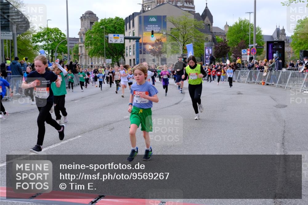 25.04.2026 - Das Zehntel Tim E. http://msf.ph/oto/9569267 25.04.2026 08:56:53 Ziel 1088, 1182, 1259, 1292, 1313, 1468, 1747, 1763, 1815, 1826, 2020, 2026, 2038, 2070, 2073, 2165, 2311, 2405, 2435, 2436, 2444, 2462, 2480, 2523, 2537, 2664, 2710, 2747, 2749, 2941, 2951, 2953, 2963, 3005, 3029, 3254, 3444, 3515, 3657, 3730, 3812, 3884, 3887, 3904, 3966, 3972, 4033, 4034 meine-sportfotos.de
