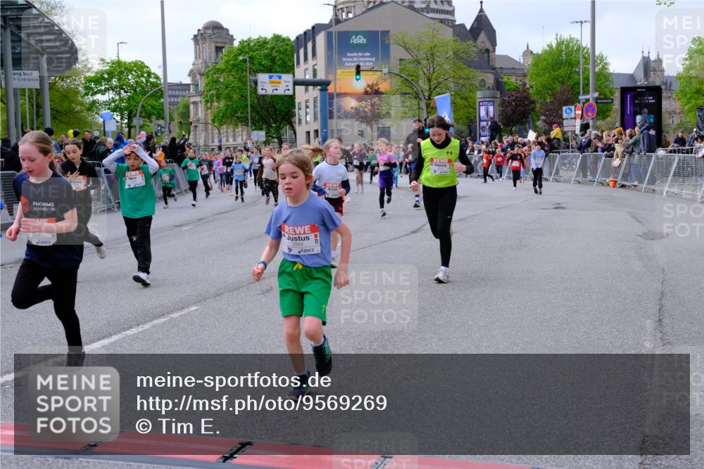 25.04.2026 - Das Zehntel Tim E. http://msf.ph/oto/9569269 25.04.2026 08:56:53 Ziel 1088, 1182, 1259, 1292, 1313, 1468, 1747, 1763, 1815, 1826, 2020, 2026, 2038, 2070, 2073, 2165, 2311, 2405, 2435, 2436, 2444, 2462, 2480, 2523, 2537, 2664, 2710, 2747, 2749, 2941, 2951, 2953, 2963, 3005, 3029, 3254, 3444, 3515, 3657, 3730, 3812, 3884, 3887, 3904, 3966, 3972, 4033, 4034 meine-sportfotos.de