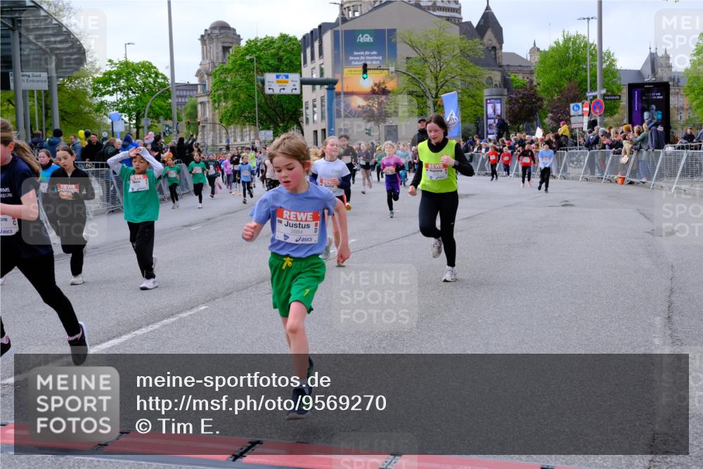 25.04.2026 - Das Zehntel Tim E. http://msf.ph/oto/9569270 25.04.2026 08:56:53 Ziel 1088, 1182, 1259, 1292, 1313, 1468, 1747, 1763, 1815, 1826, 2020, 2026, 2038, 2070, 2073, 2165, 2311, 2405, 2435, 2436, 2444, 2462, 2480, 2523, 2537, 2664, 2710, 2747, 2749, 2941, 2951, 2953, 2963, 3005, 3029, 3254, 3444, 3515, 3657, 3730, 3812, 3884, 3887, 3904, 3966, 3972, 4033, 4034 meine-sportfotos.de