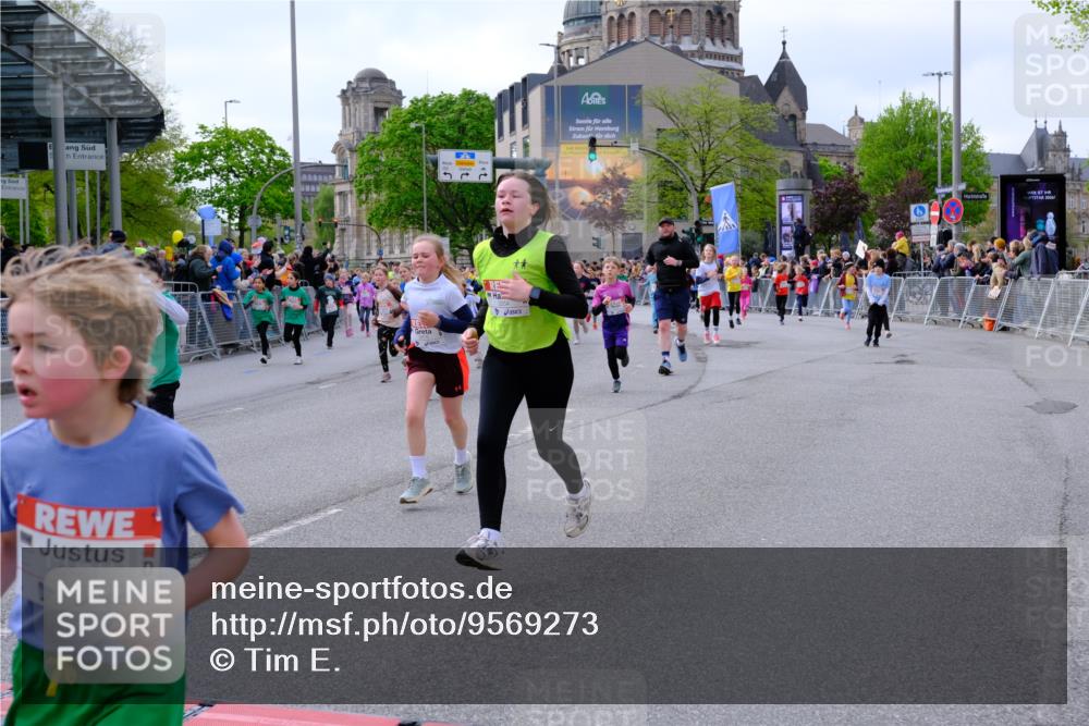 25.04.2026 - Das Zehntel Tim E. http://msf.ph/oto/9569273 25.04.2026 08:56:54 Ziel 1088, 1182, 1292, 1313, 1468, 1747, 1763, 1815, 1826, 2020, 2026, 2038, 2070, 2073, 2165, 2311, 2405, 2436, 2444, 2446, 2462, 2479, 2480, 2523, 2537, 2664, 2710, 2747, 2749, 2941, 2951, 2953, 2963, 3005, 3029, 3254, 3444, 3515, 3657, 3730, 3812, 3884, 3887, 3904, 4033, 4034 meine-sportfotos.de