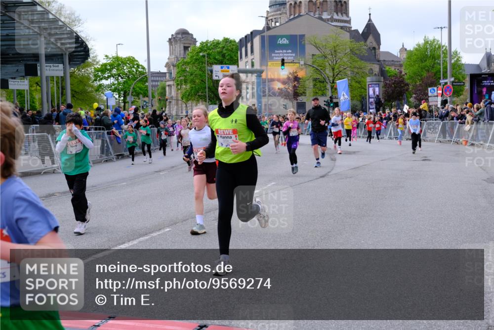 25.04.2026 - Das Zehntel Tim E. http://msf.ph/oto/9569274 25.04.2026 08:56:54 Ziel 1088, 1182, 1292, 1313, 1468, 1747, 1763, 1815, 1826, 2020, 2026, 2038, 2070, 2073, 2165, 2311, 2405, 2436, 2444, 2446, 2462, 2479, 2480, 2523, 2537, 2664, 2710, 2747, 2749, 2941, 2951, 2953, 2963, 3005, 3029, 3254, 3444, 3515, 3657, 3730, 3812, 3884, 3887, 3904, 4033, 4034 meine-sportfotos.de
