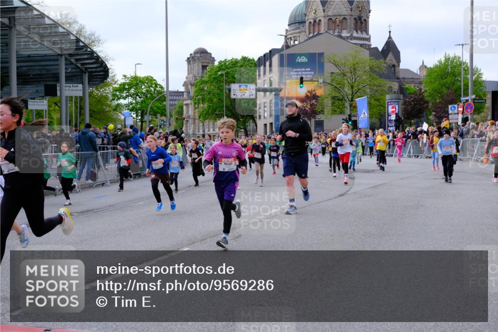 25.04.2026 - Das Zehntel Tim E. http://msf.ph/oto/9569286 25.04.2026 08:56:56 Ziel 1088, 1182, 1196, 1313, 1338, 1468, 1747, 1763, 1815, 1826, 1991, 2020, 2026, 2038, 2070, 2073, 2165, 2311, 2405, 2436, 2444, 2446, 2462, 2479, 2480, 2523, 2537, 2664, 2710, 2747, 2749, 2908, 2941, 2951, 2953, 2963, 3005, 3029, 3038, 3064, 3195, 3254, 3515, 3657, 3730, 3755, 3812, 3884, 3887, 3904, 3939, 4033, 4034 meine-sportfotos.de