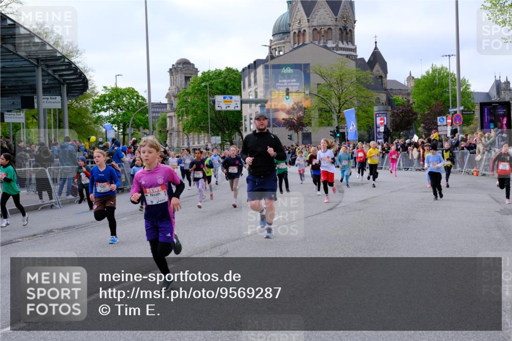 25.04.2026 - Das Zehntel Tim E. http://msf.ph/oto/9569287 25.04.2026 08:56:57 Ziel 1088, 1182, 1196, 1313, 1338, 1468, 1747, 1763, 1815, 1820, 1826, 1991, 2020, 2026, 2038, 2070, 2073, 2165, 2311, 2405, 2436, 2444, 2446, 2462, 2479, 2480, 2583, 2664, 2710, 2734, 2737, 2747, 2749, 2852, 2908, 2941, 2951, 2953, 2963, 3005, 3029, 3038, 3064, 3195, 3211, 3254, 3515, 3655, 3657, 3660, 3730, 3755, 3812, 3884, 3887, 3904, 3939, 4018, 4033, 4034, 4056 meine-sportfotos.de