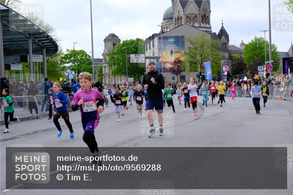 25.04.2026 - Das Zehntel Tim E. http://msf.ph/oto/9569288 25.04.2026 08:56:57 Ziel 1088, 1182, 1196, 1313, 1338, 1468, 1747, 1763, 1815, 1820, 1826, 1991, 2020, 2026, 2038, 2070, 2073, 2165, 2311, 2405, 2436, 2444, 2446, 2462, 2479, 2480, 2583, 2664, 2710, 2734, 2737, 2747, 2749, 2852, 2908, 2941, 2951, 2953, 2963, 3005, 3029, 3038, 3064, 3195, 3211, 3254, 3515, 3655, 3657, 3660, 3730, 3755, 3812, 3884, 3887, 3904, 3939, 4018, 4033, 4034, 4056 meine-sportfotos.de