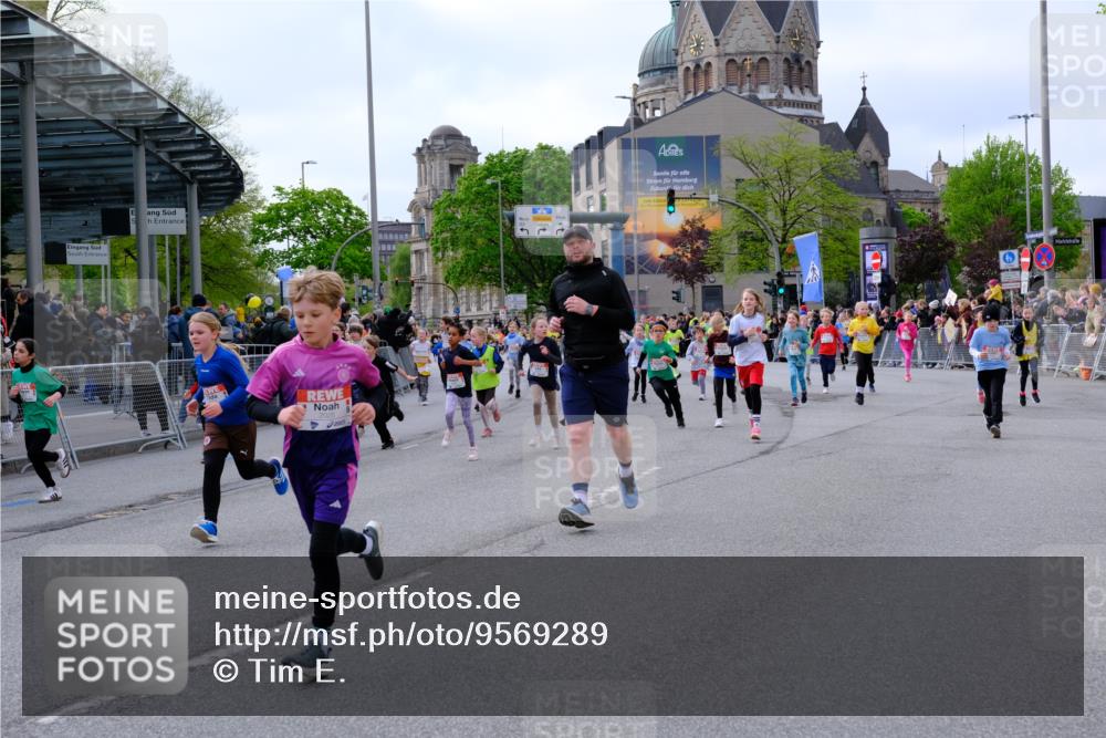 25.04.2026 - Das Zehntel Tim E. http://msf.ph/oto/9569289 25.04.2026 08:56:57 Ziel 1088, 1182, 1196, 1313, 1338, 1468, 1747, 1763, 1815, 1820, 1826, 1991, 2020, 2026, 2038, 2070, 2073, 2165, 2311, 2405, 2436, 2444, 2446, 2462, 2479, 2480, 2583, 2664, 2710, 2734, 2737, 2747, 2749, 2852, 2908, 2941, 2951, 2953, 2963, 3005, 3029, 3038, 3064, 3195, 3211, 3254, 3515, 3655, 3657, 3660, 3730, 3755, 3812, 3884, 3887, 3904, 3939, 4018, 4033, 4034, 4056 meine-sportfotos.de