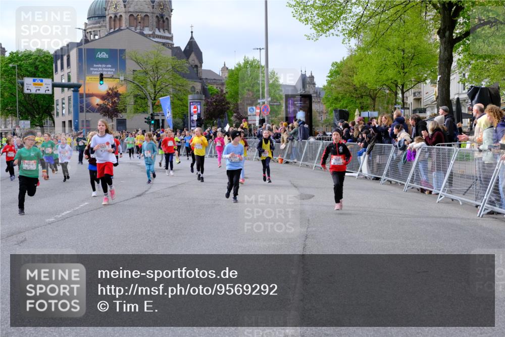 25.04.2026 - Das Zehntel Tim E. http://msf.ph/oto/9569292 25.04.2026 08:56:58 Ziel 1088, 1182, 1191, 1196, 1313, 1338, 1468, 1573, 1580, 1747, 1763, 1815, 1820, 1826, 1924, 1946, 1986, 1991, 2020, 2026, 2038, 2070, 2073, 2165, 2311, 2405, 2436, 2444, 2446, 2479, 2486, 2583, 2664, 2734, 2737, 2749, 2852, 2908, 2941, 2951, 2953, 2963, 3005, 3029, 3038, 3064, 3195, 3211, 3254, 3456, 3515, 3655, 3660, 3730, 3755, 3812, 3884, 3887, 3904, 3939, 4018, 4033, 4034, 4056, 4064, 4065 meine-sportfotos.de