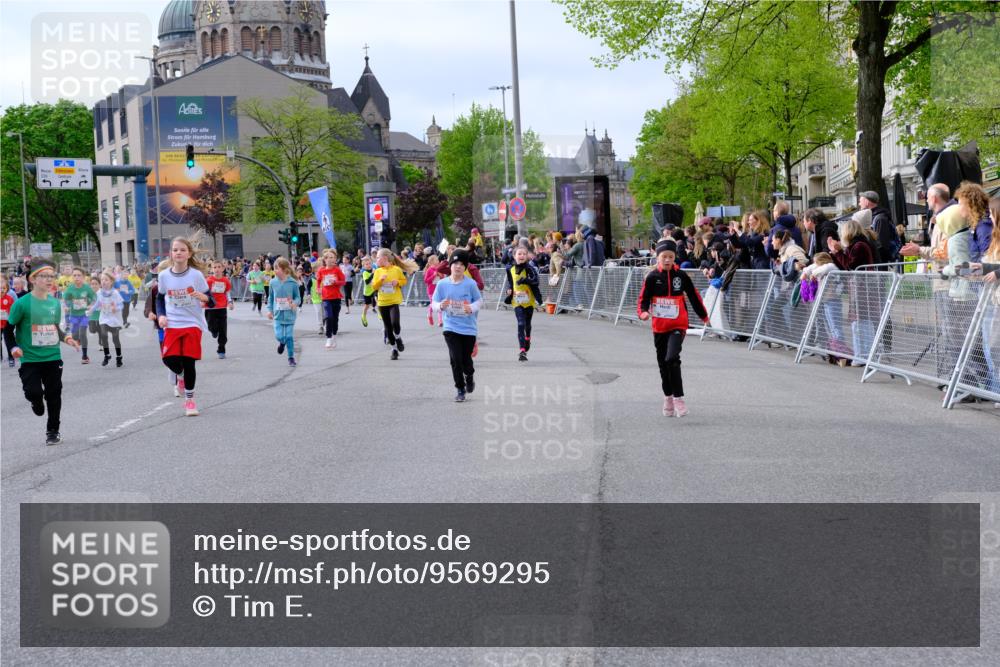 25.04.2026 - Das Zehntel Tim E. http://msf.ph/oto/9569295 25.04.2026 08:56:58 Ziel 1088, 1182, 1191, 1196, 1313, 1338, 1468, 1573, 1580, 1747, 1763, 1815, 1820, 1826, 1924, 1946, 1986, 1991, 2020, 2026, 2038, 2070, 2073, 2165, 2311, 2405, 2436, 2444, 2446, 2479, 2486, 2583, 2664, 2734, 2737, 2749, 2852, 2908, 2941, 2951, 2953, 2963, 3005, 3029, 3038, 3064, 3195, 3211, 3254, 3456, 3515, 3655, 3660, 3730, 3755, 3812, 3884, 3887, 3904, 3939, 4018, 4033, 4034, 4056, 4064, 4065 meine-sportfotos.de