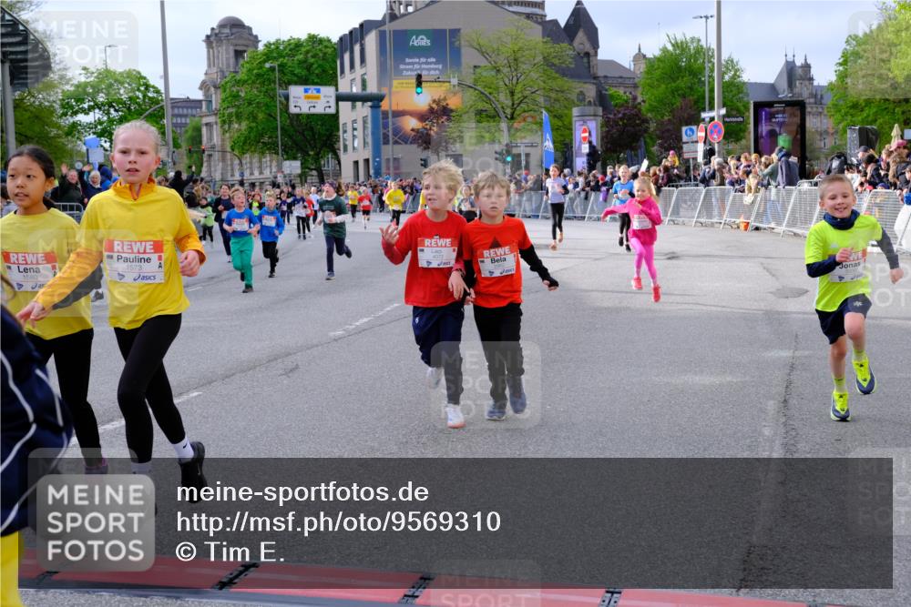 25.04.2026 - Das Zehntel Tim E. http://msf.ph/oto/9569310 25.04.2026 08:57:03 Ziel 1035, 1052, 1075, 1176, 1189, 1191, 1196, 1271, 1338, 1339, 1573, 1579, 1580, 1654, 1747, 1820, 1924, 1946, 1965, 1986, 1991, 2026, 2028, 2038, 2070, 2073, 2165, 2205, 2258, 2446, 2479, 2486, 2562, 2583, 2734, 2737, 2819, 2852, 2908, 2917, 2920, 2921, 3038, 3064, 3195, 3211, 3324, 3456, 3655, 3660, 3666, 3730, 3755, 3938, 3939, 4018, 4056, 4064, 4065, 4072 meine-sportfotos.de