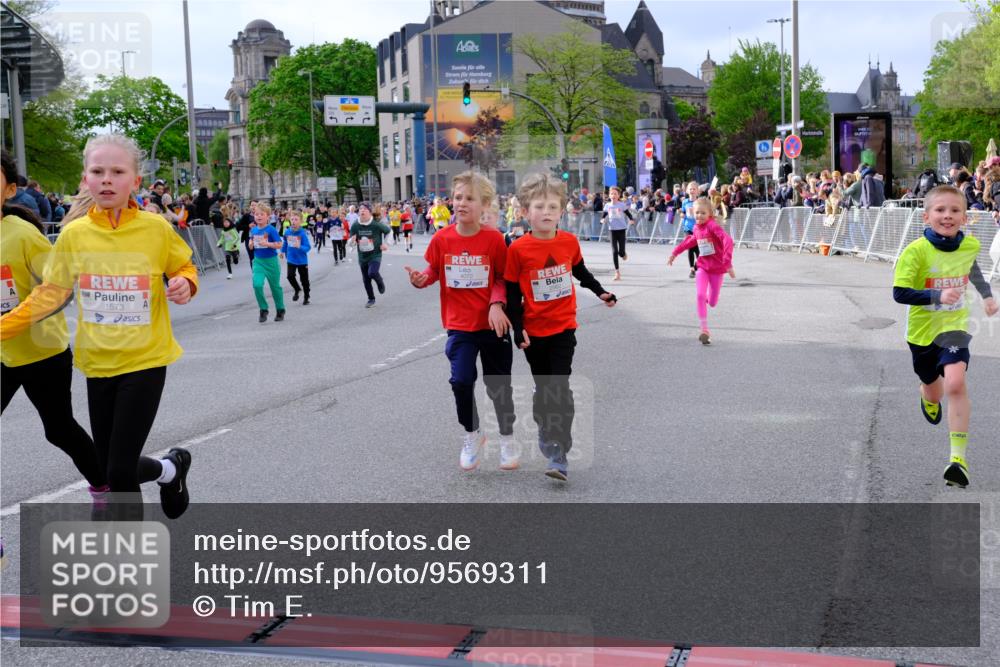 25.04.2026 - Das Zehntel Tim E. http://msf.ph/oto/9569311 25.04.2026 08:57:03 Ziel 1035, 1052, 1075, 1176, 1189, 1191, 1196, 1271, 1338, 1339, 1573, 1579, 1580, 1654, 1747, 1820, 1924, 1946, 1965, 1986, 1991, 2026, 2028, 2038, 2070, 2073, 2165, 2205, 2258, 2446, 2479, 2486, 2562, 2583, 2734, 2737, 2819, 2852, 2908, 2917, 2920, 2921, 3038, 3064, 3195, 3211, 3324, 3456, 3655, 3660, 3666, 3730, 3755, 3938, 3939, 4018, 4056, 4064, 4065, 4072 meine-sportfotos.de