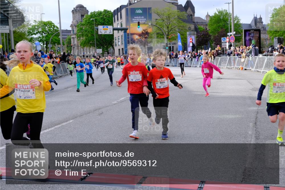 25.04.2026 - Das Zehntel Tim E. http://msf.ph/oto/9569312 25.04.2026 08:57:03 Ziel 1035, 1052, 1075, 1176, 1189, 1191, 1196, 1271, 1338, 1339, 1573, 1579, 1580, 1654, 1747, 1820, 1924, 1946, 1965, 1986, 1991, 2026, 2028, 2038, 2070, 2073, 2165, 2205, 2258, 2446, 2479, 2486, 2562, 2583, 2734, 2737, 2819, 2852, 2908, 2917, 2920, 2921, 3038, 3064, 3195, 3211, 3324, 3456, 3655, 3660, 3666, 3730, 3755, 3938, 3939, 4018, 4056, 4064, 4065, 4072 meine-sportfotos.de