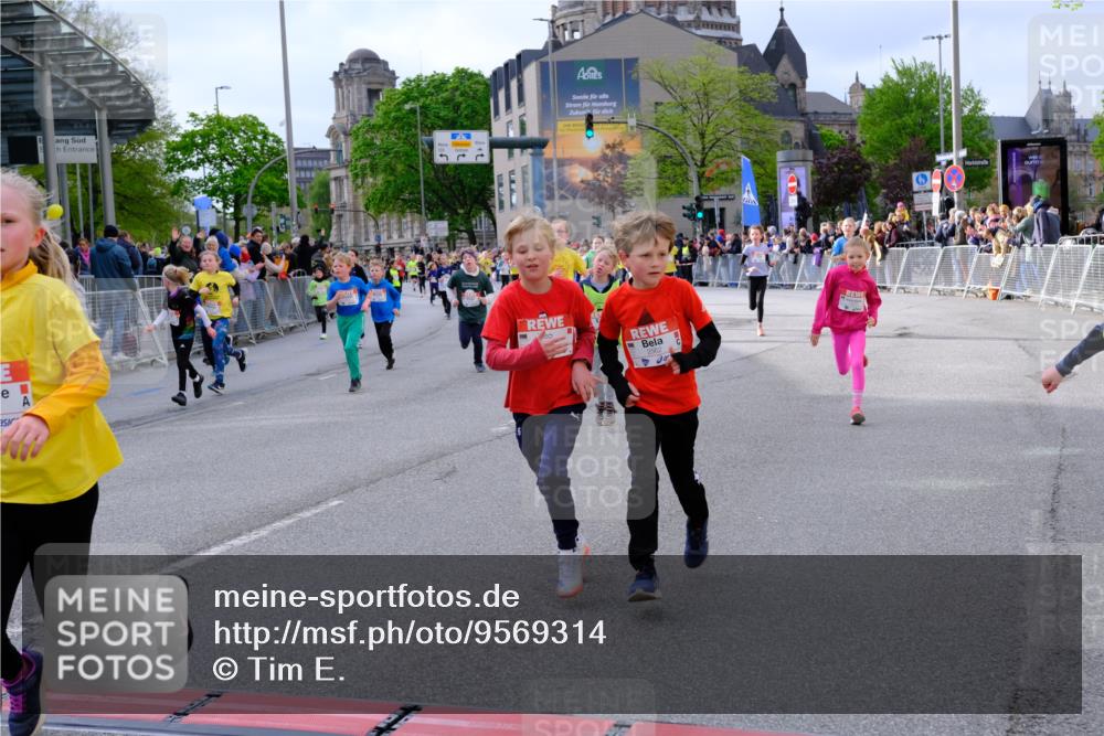 25.04.2026 - Das Zehntel Tim E. http://msf.ph/oto/9569314 25.04.2026 08:57:03 Ziel 1035, 1052, 1075, 1176, 1189, 1191, 1196, 1271, 1338, 1339, 1573, 1579, 1580, 1654, 1747, 1820, 1924, 1946, 1965, 1986, 1991, 2026, 2028, 2038, 2070, 2073, 2165, 2205, 2258, 2446, 2479, 2486, 2562, 2583, 2734, 2737, 2819, 2852, 2908, 2917, 2920, 2921, 3038, 3064, 3195, 3211, 3324, 3456, 3655, 3660, 3666, 3730, 3755, 3938, 3939, 4018, 4056, 4064, 4065, 4072 meine-sportfotos.de