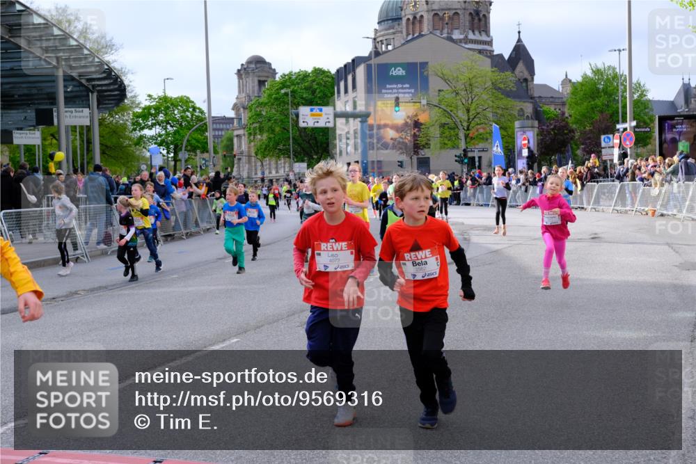 25.04.2026 - Das Zehntel Tim E. http://msf.ph/oto/9569316 25.04.2026 08:57:04 Ziel 1035, 1052, 1075, 1176, 1189, 1191, 1196, 1271, 1338, 1339, 1573, 1579, 1580, 1654, 1747, 1820, 1924, 1946, 1965, 1986, 1991, 2026, 2028, 2038, 2070, 2073, 2205, 2258, 2446, 2479, 2486, 2562, 2583, 2734, 2737, 2819, 2852, 2908, 2917, 2920, 2921, 3038, 3064, 3195, 3211, 3324, 3456, 3655, 3660, 3666, 3730, 3755, 3938, 3939, 3944, 4018, 4056, 4064, 4065, 4072 meine-sportfotos.de