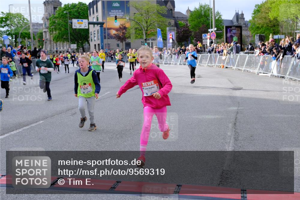 25.04.2026 - Das Zehntel Tim E. http://msf.ph/oto/9569319 25.04.2026 08:57:05 Ziel 1035, 1052, 1075, 1176, 1189, 1191, 1196, 1271, 1338, 1339, 1556, 1573, 1579, 1580, 1582, 1654, 1820, 1924, 1946, 1965, 1986, 1991, 2028, 2073, 2205, 2258, 2446, 2479, 2486, 2562, 2583, 2734, 2737, 2819, 2852, 2908, 2917, 2920, 2921, 3038, 3064, 3195, 3211, 3324, 3456, 3655, 3660, 3666, 3755, 3938, 3939, 3944, 4018, 4056, 4064, 4065, 4072 meine-sportfotos.de