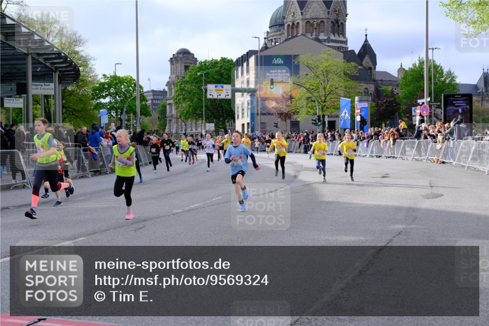 25.04.2026 - Das Zehntel Tim E. http://msf.ph/oto/9569324 25.04.2026 08:57:10 Ziel 1035, 1052, 1075, 1176, 1188, 1189, 1191, 1271, 1339, 1556, 1573, 1579, 1580, 1582, 1585, 1654, 1909, 1924, 1946, 1965, 1986, 2028, 2205, 2258, 2486, 2538, 2550, 2562, 2753, 2755, 2762, 2819, 2917, 2920, 2921, 3226, 3256, 3324, 3456, 3666, 3705, 3758, 3938, 3944, 4064, 4065, 4072 meine-sportfotos.de