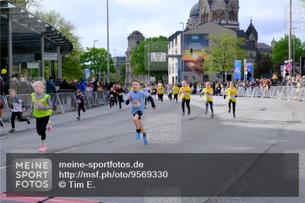 25.04.2026 - Das Zehntel Tim E. http://msf.ph/oto/9569330 25.04.2026 08:57:11 Ziel 1035, 1052, 1075, 1176, 1188, 1189, 1271, 1339, 1556, 1579, 1582, 1585, 1654, 1909, 1965, 2028, 2205, 2258, 2538, 2550, 2562, 2753, 2755, 2762, 2819, 2917, 2920, 2921, 3226, 3256, 3324, 3581, 3666, 3705, 3758, 3938, 3944, 4072 meine-sportfotos.de