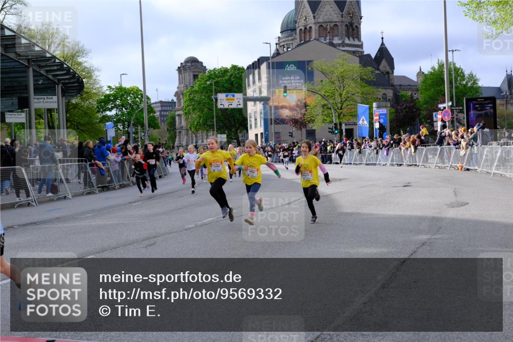 25.04.2026 - Das Zehntel Tim E. http://msf.ph/oto/9569332 25.04.2026 08:57:12 Ziel 1035, 1052, 1075, 1176, 1188, 1271, 1339, 1556, 1579, 1582, 1585, 1654, 1725, 1741, 1909, 1965, 2028, 2205, 2258, 2538, 2550, 2753, 2755, 2762, 2819, 2917, 2920, 2921, 3226, 3256, 3324, 3581, 3666, 3705, 3758, 3944 meine-sportfotos.de