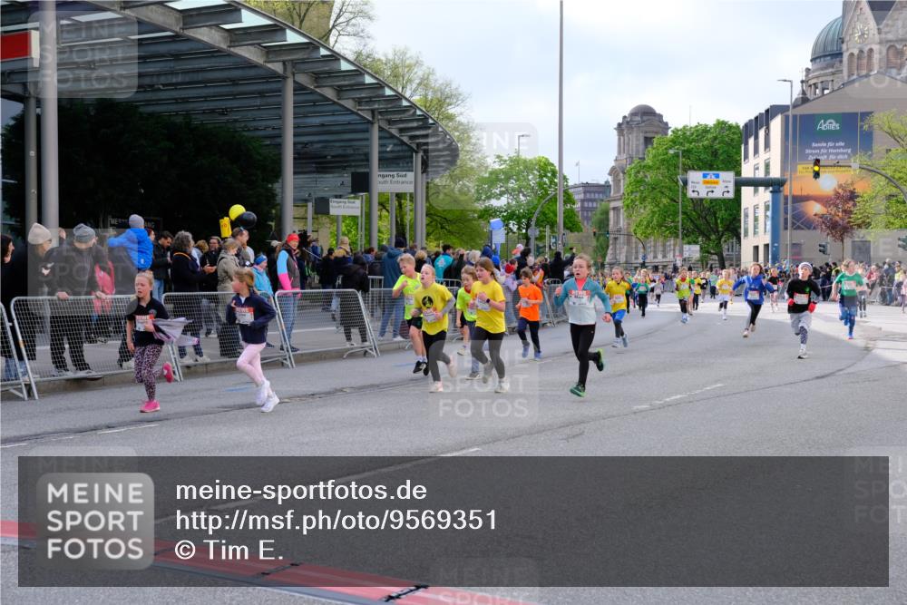 25.04.2026 - Das Zehntel Tim E. http://msf.ph/oto/9569351 25.04.2026 08:57:17 Ziel 1188, 1244, 1255, 1556, 1571, 1582, 1585, 1588, 1674, 1725, 1741, 1748, 1895, 1896, 1909, 1951, 2216, 2489, 2538, 2550, 2662, 2753, 2755, 2762, 3226, 3256, 3581, 3591, 3705, 3758, 3846, 3855 meine-sportfotos.de