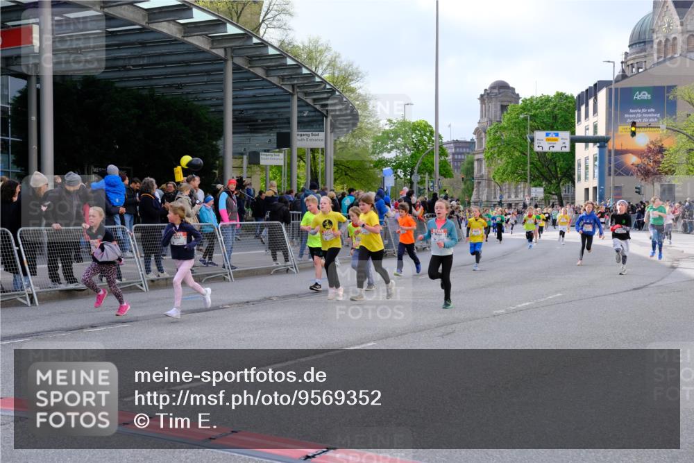 25.04.2026 - Das Zehntel Tim E. http://msf.ph/oto/9569352 25.04.2026 08:57:17 Ziel 1188, 1244, 1255, 1556, 1571, 1582, 1585, 1588, 1674, 1725, 1741, 1748, 1895, 1896, 1909, 1951, 2216, 2489, 2538, 2550, 2662, 2753, 2755, 2762, 3226, 3256, 3581, 3591, 3705, 3758, 3846, 3855 meine-sportfotos.de