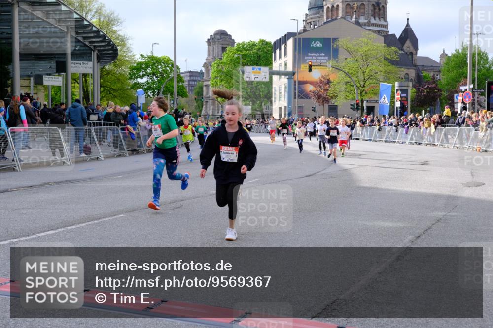 25.04.2026 - Das Zehntel Tim E. http://msf.ph/oto/9569367 25.04.2026 08:57:21 Ziel 1244, 1255, 1571, 1588, 1668, 1674, 1725, 1741, 1748, 1895, 1896, 1951, 1961, 1967, 1988, 2216, 2477, 2489, 2662, 3160, 3473, 3499, 3581, 3591, 3705, 3846, 3855, 3898 meine-sportfotos.de