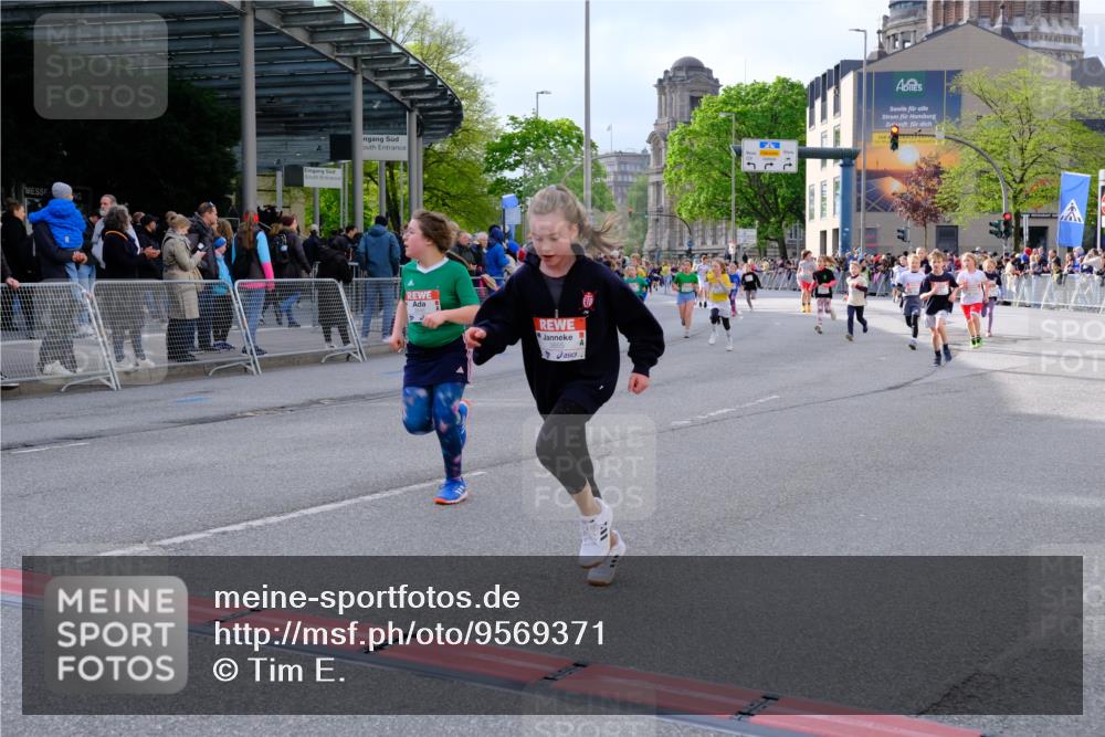 25.04.2026 - Das Zehntel Tim E. http://msf.ph/oto/9569371 25.04.2026 08:57:21 Ziel 1244, 1255, 1571, 1588, 1668, 1674, 1725, 1741, 1748, 1895, 1896, 1951, 1961, 1967, 1988, 2216, 2477, 2489, 2662, 3160, 3473, 3499, 3581, 3591, 3705, 3846, 3855, 3898 meine-sportfotos.de