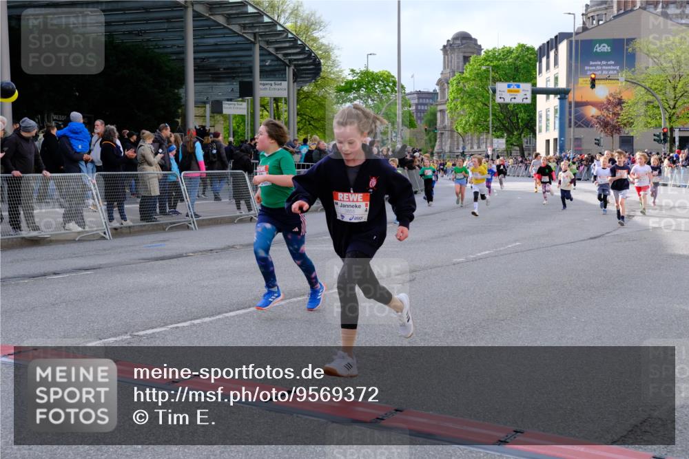 25.04.2026 - Das Zehntel Tim E. http://msf.ph/oto/9569372 25.04.2026 08:57:21 Ziel 1244, 1255, 1571, 1588, 1668, 1674, 1725, 1741, 1748, 1895, 1896, 1951, 1961, 1967, 1988, 2216, 2477, 2489, 2662, 3160, 3473, 3499, 3581, 3591, 3705, 3846, 3855, 3898 meine-sportfotos.de