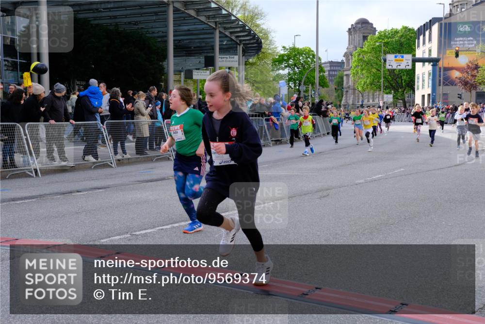 25.04.2026 - Das Zehntel Tim E. http://msf.ph/oto/9569374 25.04.2026 08:57:21 Ziel 1244, 1255, 1571, 1588, 1668, 1674, 1725, 1741, 1748, 1895, 1896, 1951, 1961, 1967, 1988, 2216, 2477, 2489, 2662, 3160, 3473, 3499, 3581, 3591, 3705, 3846, 3855, 3898 meine-sportfotos.de