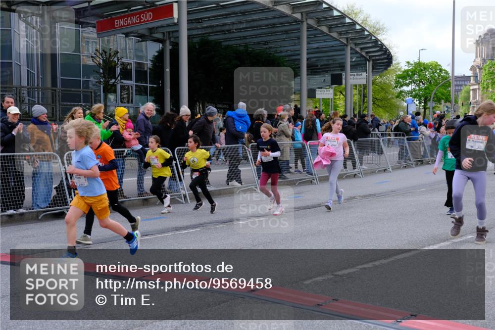 25.04.2026 - Das Zehntel Tim E. http://msf.ph/oto/9569458 25.04.2026 08:57:49 Ziel 1159, 1211, 1538, 1578, 1648, 1656, 1733, 2147, 2150, 2232, 2290, 2314, 2471, 2916, 2974, 3001, 3030, 3034, 3281, 3297, 3368, 3381, 3804, 3813, 3817, 3894, 3931 meine-sportfotos.de