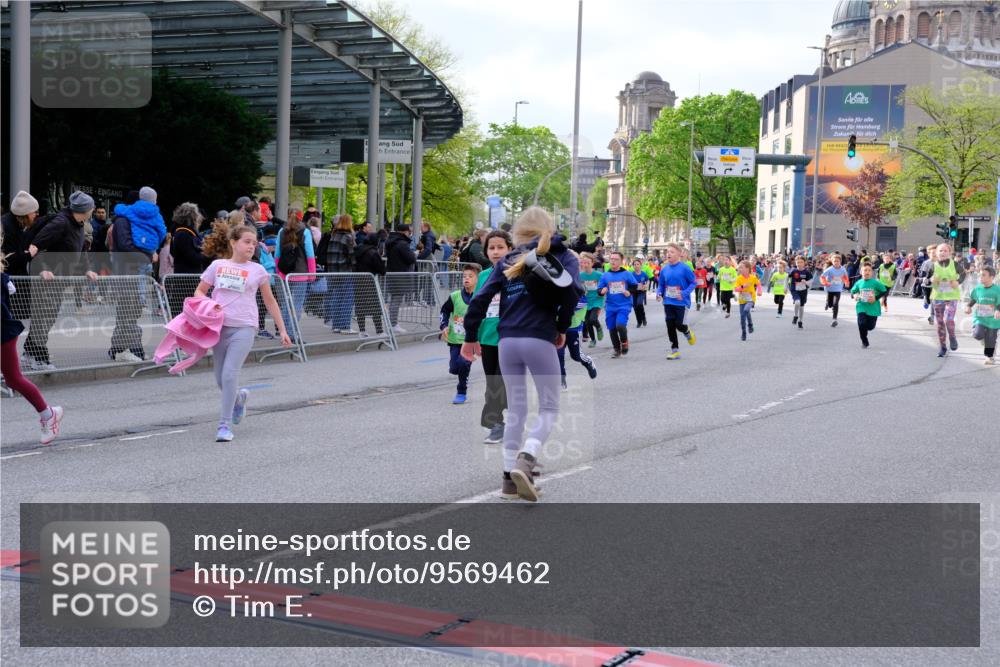 25.04.2026 - Das Zehntel Tim E. http://msf.ph/oto/9569462 25.04.2026 08:57:49 Ziel 1159, 1211, 1538, 1578, 1648, 1656, 1733, 2147, 2150, 2232, 2290, 2314, 2471, 2916, 2974, 3001, 3030, 3034, 3281, 3297, 3368, 3381, 3804, 3813, 3817, 3894, 3931 meine-sportfotos.de