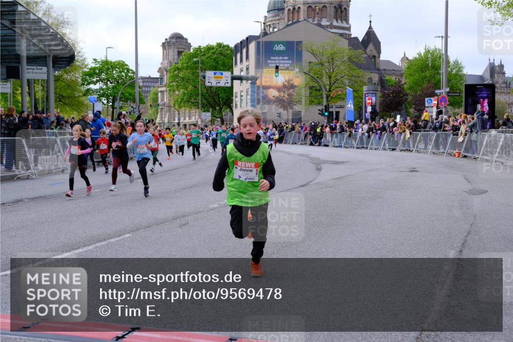 25.04.2026 - Das Zehntel Tim E. http://msf.ph/oto/9569478 25.04.2026 08:57:56 Ziel 1156, 1159, 1181, 1211, 1215, 1399, 1518, 1520, 1522, 1538, 1578, 1656, 1808, 2147, 2150, 2232, 2314, 2359, 2373, 2471, 2561, 2580, 2655, 2685, 2916, 2947, 2974, 3067, 3086, 3281, 3297, 3346, 3368, 3381, 3710, 3712, 3894 meine-sportfotos.de
