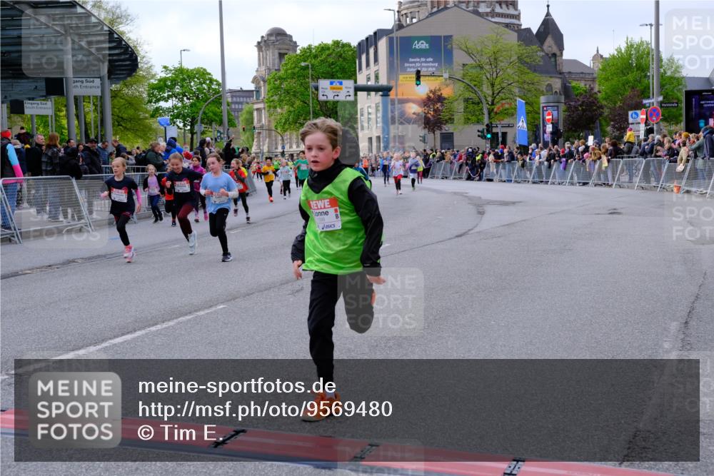 25.04.2026 - Das Zehntel Tim E. http://msf.ph/oto/9569480 25.04.2026 08:57:57 Ziel 1019, 1029, 1156, 1181, 1211, 1215, 1399, 1518, 1520, 1522, 1538, 1578, 1808, 2147, 2150, 2232, 2314, 2359, 2373, 2471, 2476, 2561, 2580, 2655, 2685, 2947, 2974, 3067, 3086, 3281, 3297, 3346, 3368, 3381, 3710, 3712, 3894 meine-sportfotos.de