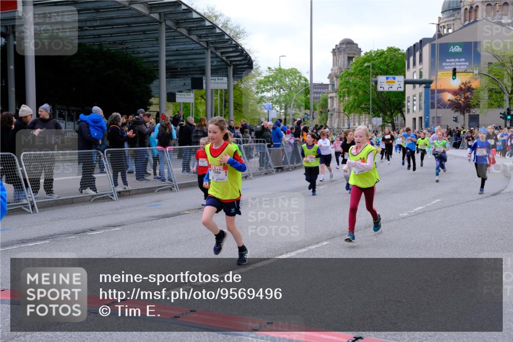 25.04.2026 - Das Zehntel Tim E. http://msf.ph/oto/9569496 25.04.2026 08:58:10 Ziel 1046, 1144, 1163, 1276, 1402, 1512, 1543, 1552, 1672, 1892, 1894, 1964, 2030, 2035, 2426, 2447, 2861, 2867, 2976, 2992, 3166, 3200, 3257, 3353, 3455, 3507, 3687, 3911, 3942, 3943 meine-sportfotos.de
