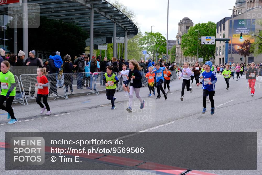25.04.2026 - Das Zehntel Tim E. http://msf.ph/oto/9569506 25.04.2026 08:58:12 Ziel 1046, 1144, 1163, 1276, 1402, 1512, 1672, 1839, 1892, 1894, 1964, 1966, 2014, 2030, 2035, 2330, 2426, 2447, 2867, 2976, 2986, 2992, 3166, 3200, 3257, 3353, 3455, 3479, 3507, 3687, 3942, 3943, 3965 meine-sportfotos.de
