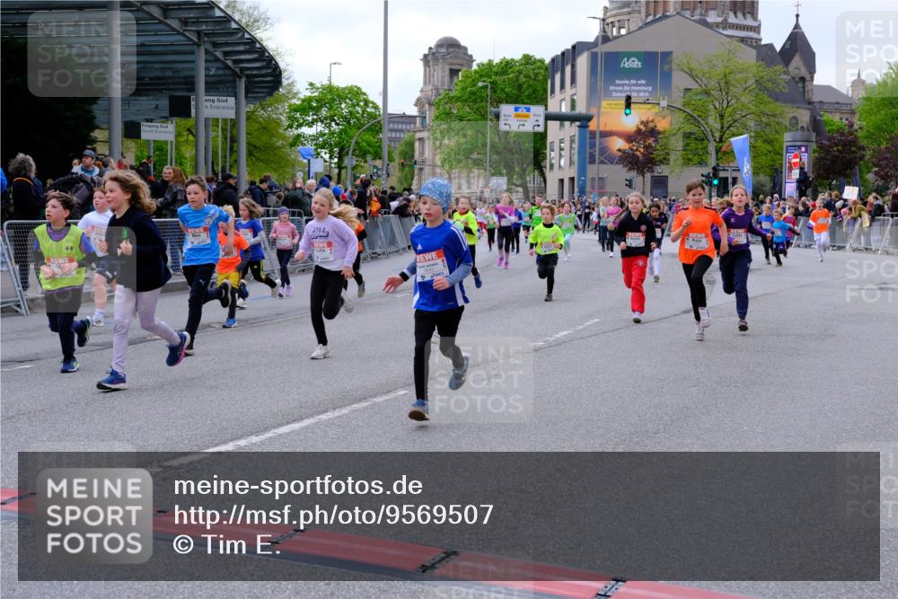 25.04.2026 - Das Zehntel Tim E. http://msf.ph/oto/9569507 25.04.2026 08:58:12 Ziel 1046, 1144, 1163, 1276, 1402, 1512, 1672, 1839, 1892, 1894, 1964, 1966, 2014, 2030, 2035, 2330, 2426, 2447, 2867, 2976, 2986, 2992, 3166, 3200, 3257, 3353, 3455, 3479, 3507, 3687, 3942, 3943, 3965 meine-sportfotos.de