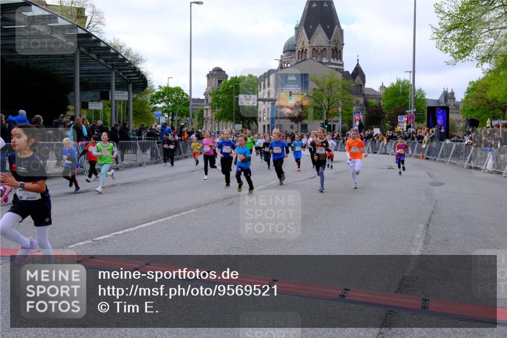 25.04.2026 - Das Zehntel Tim E. http://msf.ph/oto/9569521 25.04.2026 08:58:17 Ziel 1163, 1276, 1402, 1404, 1512, 1601, 1672, 1755, 1756, 1839, 1892, 1894, 1964, 1966, 1970, 1994, 2014, 2030, 2033, 2035, 2111, 2330, 2553, 2867, 2976, 2986, 2992, 3084, 3095, 3166, 3200, 3257, 3278, 3355, 3361, 3467, 3479, 3486, 3503, 3507, 3538, 3725, 3918, 3928, 3943, 3965 meine-sportfotos.de
