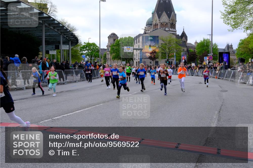 25.04.2026 - Das Zehntel Tim E. http://msf.ph/oto/9569522 25.04.2026 08:58:17 Ziel 1163, 1276, 1402, 1404, 1512, 1601, 1672, 1755, 1756, 1839, 1892, 1894, 1964, 1966, 1970, 1994, 2014, 2030, 2033, 2035, 2111, 2330, 2553, 2867, 2976, 2986, 2992, 3084, 3095, 3166, 3200, 3257, 3278, 3355, 3361, 3467, 3479, 3486, 3503, 3507, 3538, 3725, 3918, 3928, 3943, 3965 meine-sportfotos.de