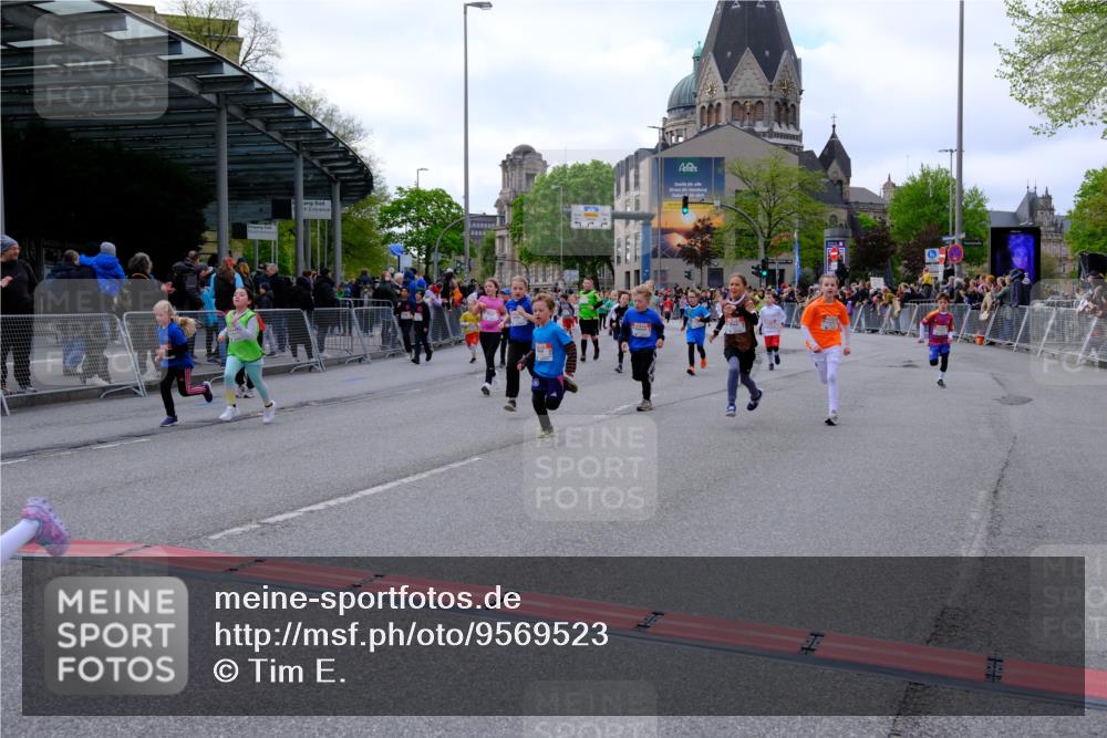 25.04.2026 - Das Zehntel Tim E. http://msf.ph/oto/9569523 25.04.2026 08:58:17 Ziel 1163, 1276, 1402, 1404, 1512, 1601, 1672, 1755, 1756, 1839, 1892, 1894, 1964, 1966, 1970, 1994, 2014, 2030, 2033, 2035, 2111, 2330, 2553, 2867, 2976, 2986, 2992, 3084, 3095, 3166, 3200, 3257, 3278, 3355, 3361, 3467, 3479, 3486, 3503, 3507, 3538, 3725, 3918, 3928, 3943, 3965 meine-sportfotos.de