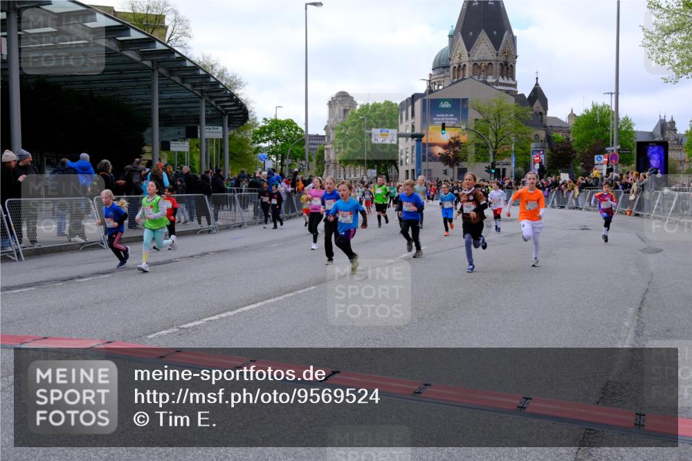 25.04.2026 - Das Zehntel Tim E. http://msf.ph/oto/9569524 25.04.2026 08:58:17 Ziel 1163, 1276, 1402, 1404, 1512, 1601, 1672, 1755, 1756, 1839, 1892, 1894, 1964, 1966, 1970, 1994, 2014, 2030, 2033, 2035, 2111, 2330, 2553, 2867, 2976, 2986, 2992, 3084, 3095, 3166, 3200, 3257, 3278, 3355, 3361, 3467, 3479, 3486, 3503, 3507, 3538, 3725, 3918, 3928, 3943, 3965 meine-sportfotos.de