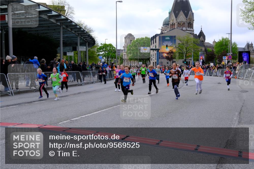 25.04.2026 - Das Zehntel Tim E. http://msf.ph/oto/9569525 25.04.2026 08:58:17 Ziel 1163, 1276, 1402, 1404, 1512, 1601, 1672, 1755, 1756, 1839, 1892, 1894, 1964, 1966, 1970, 1994, 2014, 2030, 2033, 2035, 2111, 2330, 2553, 2867, 2976, 2986, 2992, 3084, 3095, 3166, 3200, 3257, 3278, 3355, 3361, 3467, 3479, 3486, 3503, 3507, 3538, 3725, 3918, 3928, 3943, 3965 meine-sportfotos.de