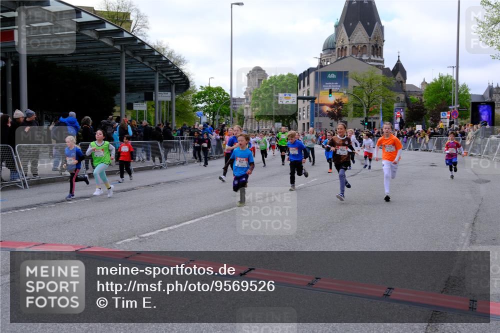 25.04.2026 - Das Zehntel Tim E. http://msf.ph/oto/9569526 25.04.2026 08:58:17 Ziel 1163, 1276, 1402, 1404, 1512, 1601, 1672, 1755, 1756, 1839, 1892, 1894, 1964, 1966, 1970, 1994, 2014, 2030, 2033, 2035, 2111, 2330, 2553, 2867, 2976, 2986, 2992, 3084, 3095, 3166, 3200, 3257, 3278, 3355, 3361, 3467, 3479, 3486, 3503, 3507, 3538, 3725, 3918, 3928, 3943, 3965 meine-sportfotos.de